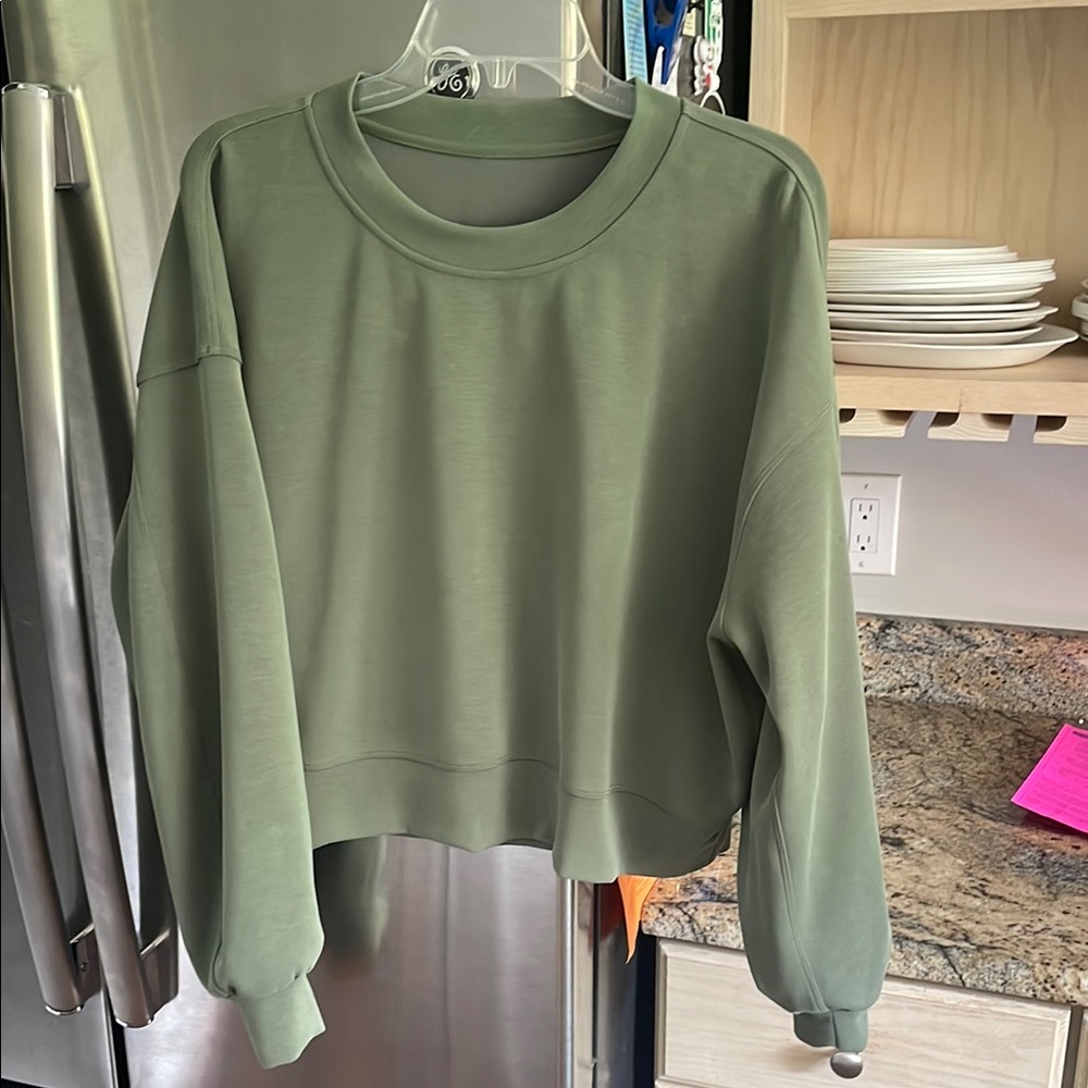 Lululemon women’s softstreme perfectly oversized cropped crew